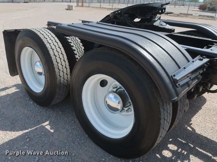 image for item DH0931 2012 Mack GU713  semi truck