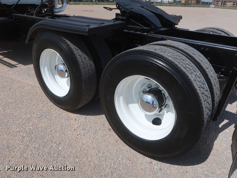 image for item DH0931 2012 Mack GU713  semi truck