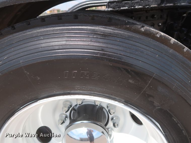 image for item DH0931 2012 Mack GU713  semi truck