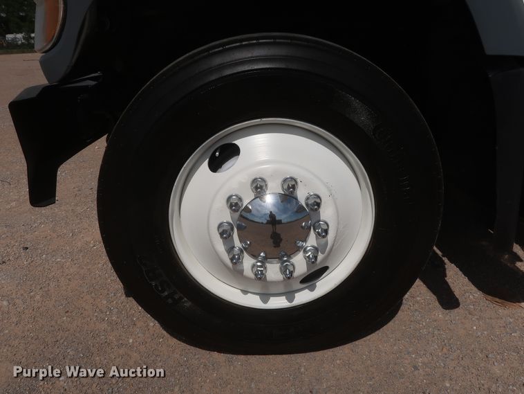 image for item DH0931 2012 Mack GU713  semi truck