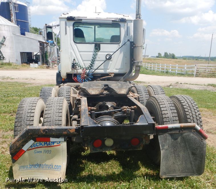 image for item DH4467 2003 Mack CH613  semi truck