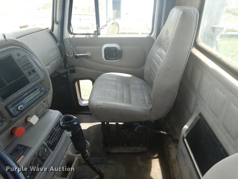 image for item DH4467 2003 Mack CH613  semi truck