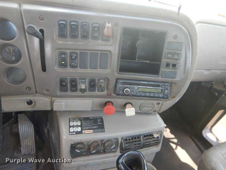 image for item DH4467 2003 Mack CH613  semi truck