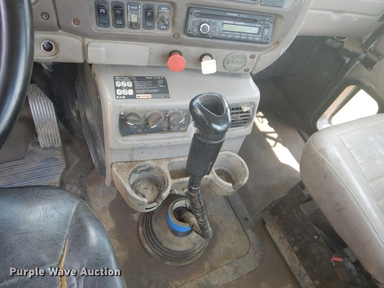 image for item DH4467 2003 Mack CH613  semi truck