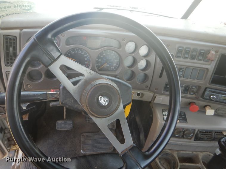 image for item DH4467 2003 Mack CH613  semi truck