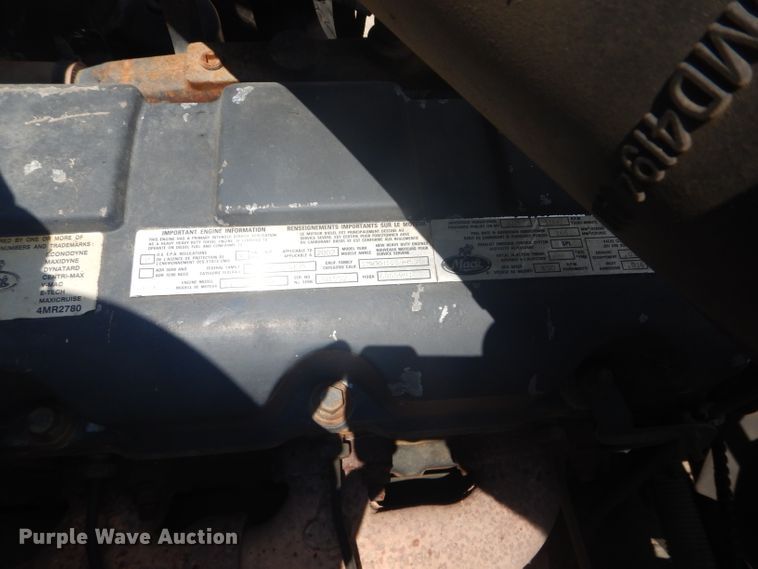 image for item DH4467 2003 Mack CH613  semi truck