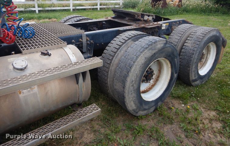 image for item DH4467 2003 Mack CH613  semi truck