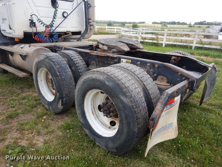 image for item DH4467 2003 Mack CH613  semi truck