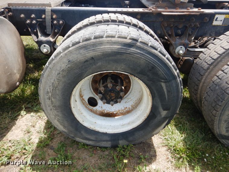 image for item DH4467 2003 Mack CH613  semi truck