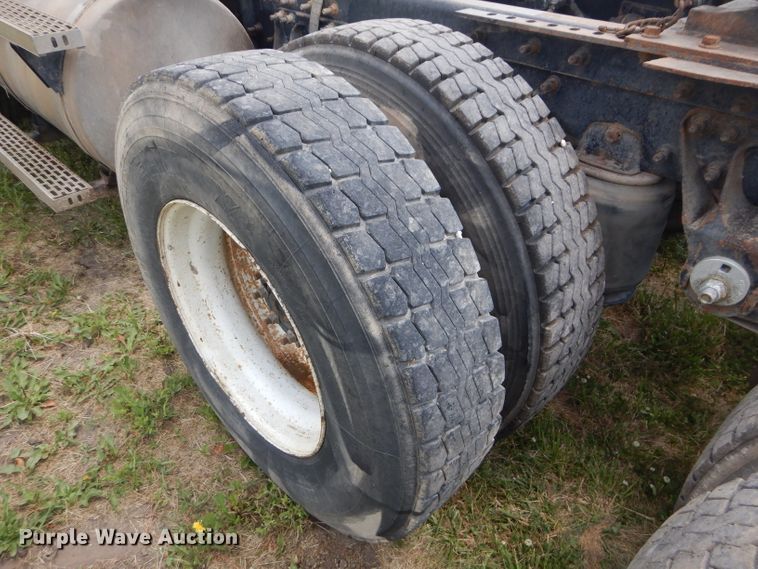 image for item DH4467 2003 Mack CH613  semi truck