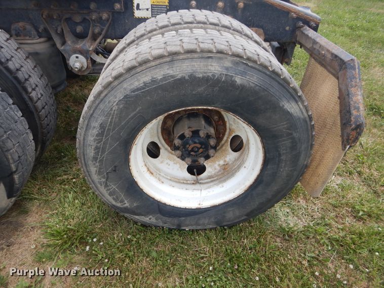 image for item DH4467 2003 Mack CH613  semi truck