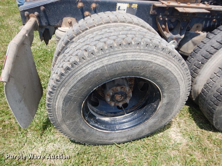 image for item DH4467 2003 Mack CH613  semi truck