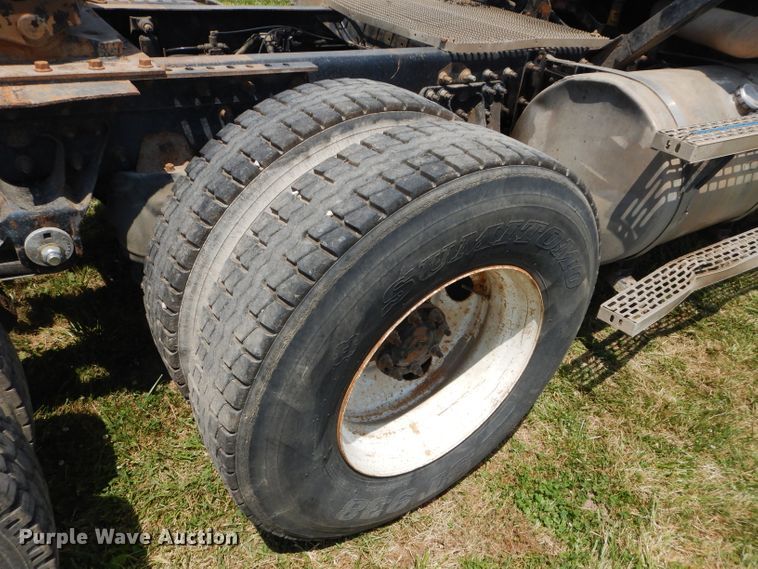 image for item DH4467 2003 Mack CH613  semi truck