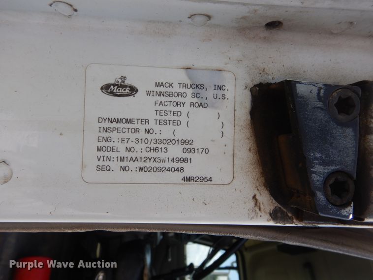 image for item DH4467 2003 Mack CH613  semi truck