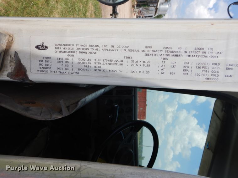 image for item DH4467 2003 Mack CH613  semi truck