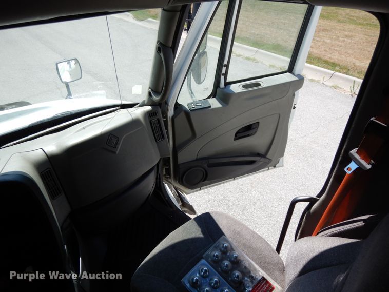 image for item DH6504 2010 International ProStar  semi truck