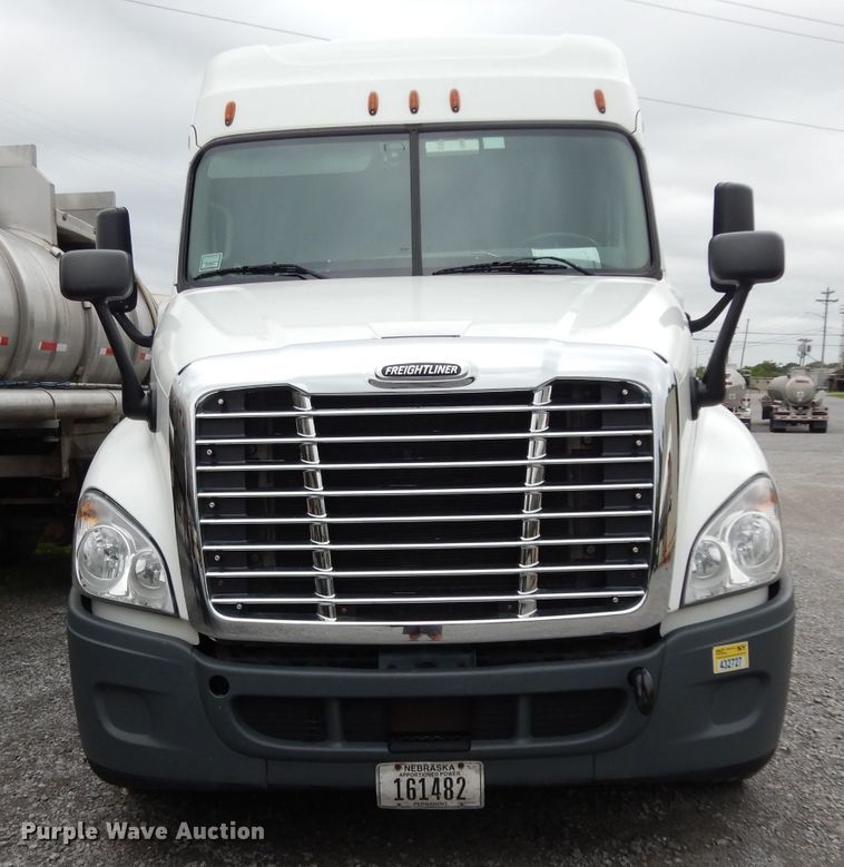 image for item DI5274 2012 Freightliner Cascadia  semi truck