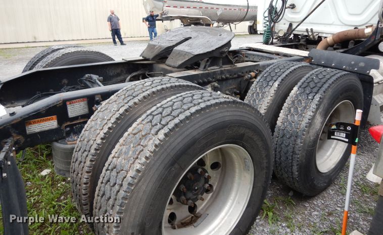 image for item DI5274 2012 Freightliner Cascadia  semi truck