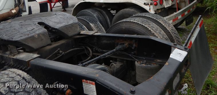 image for item DI5274 2012 Freightliner Cascadia  semi truck