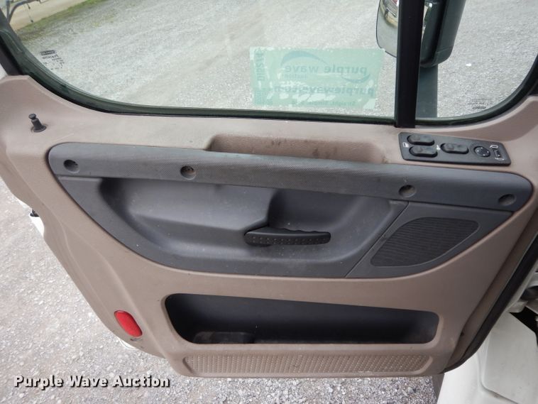 image for item DI5274 2012 Freightliner Cascadia  semi truck