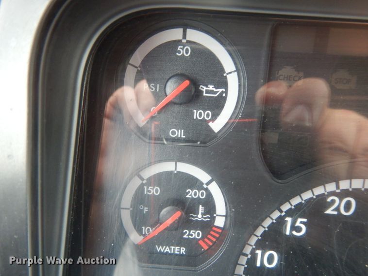 image for item DI5274 2012 Freightliner Cascadia  semi truck