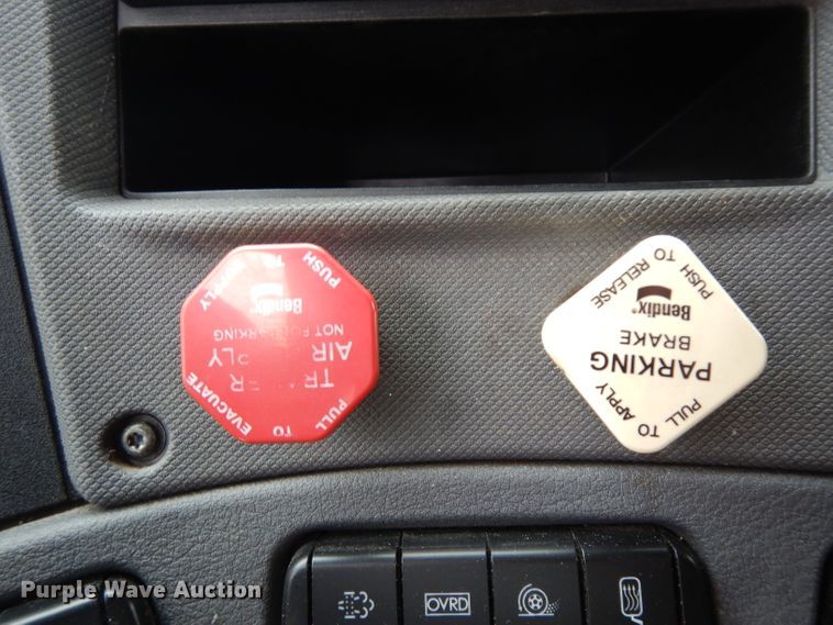 image for item DI5274 2012 Freightliner Cascadia  semi truck