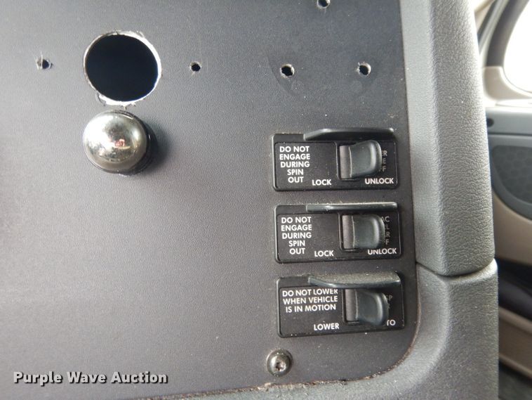 image for item DI5274 2012 Freightliner Cascadia  semi truck