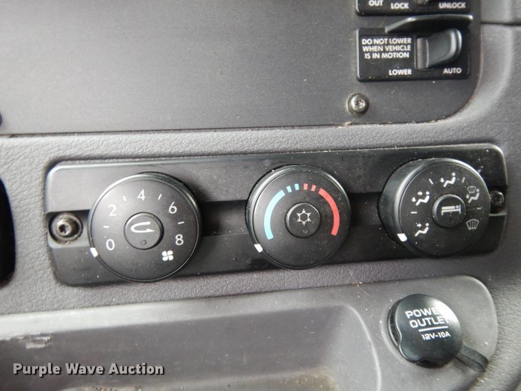 image for item DI5274 2012 Freightliner Cascadia  semi truck