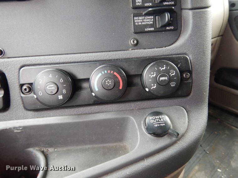 image for item DI5274 2012 Freightliner Cascadia  semi truck