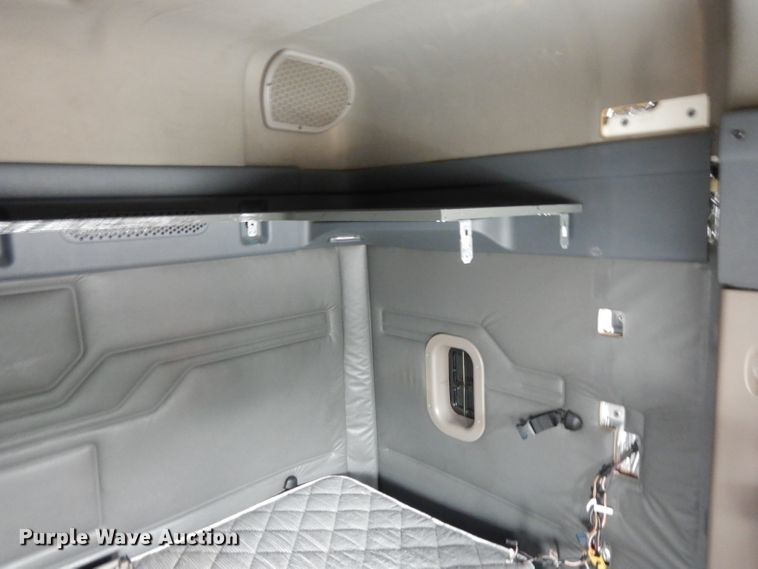 image for item DI5274 2012 Freightliner Cascadia  semi truck