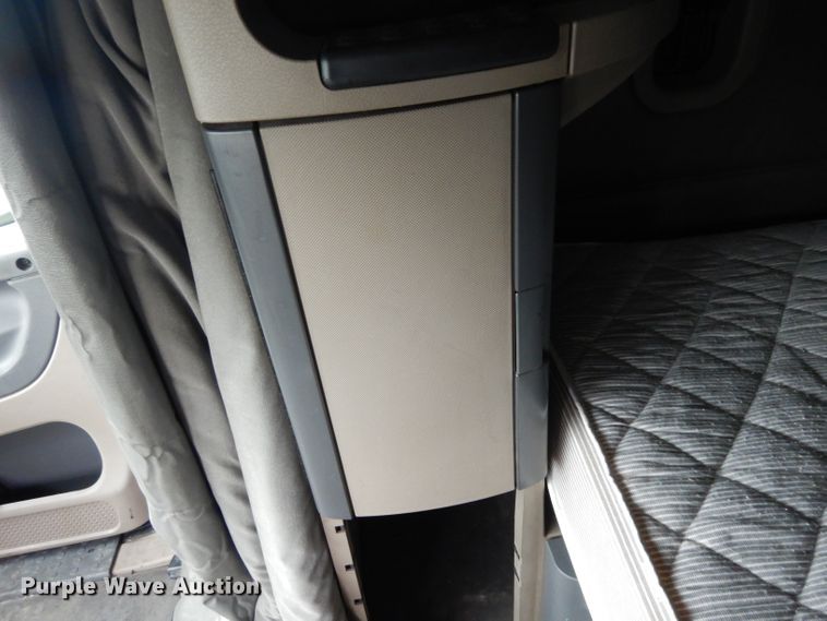 image for item DI5274 2012 Freightliner Cascadia  semi truck