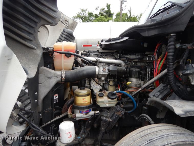 image for item DI5274 2012 Freightliner Cascadia  semi truck