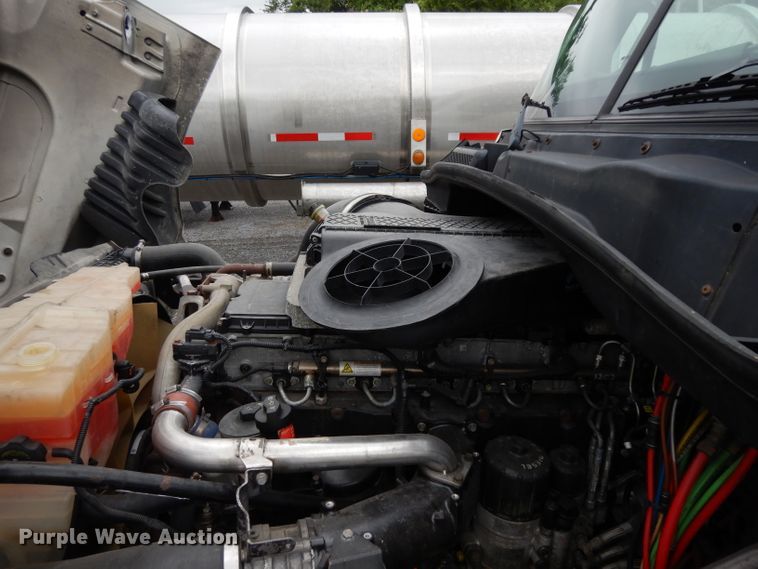 image for item DI5274 2012 Freightliner Cascadia  semi truck