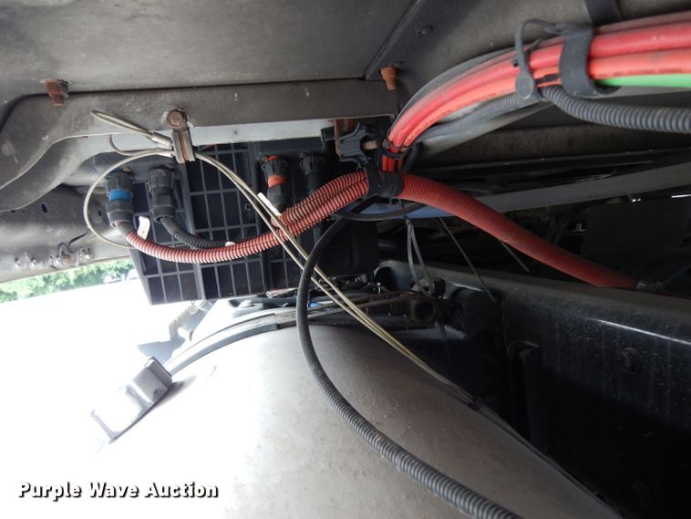 image for item DI5274 2012 Freightliner Cascadia  semi truck