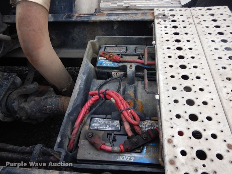 image for item DI5274 2012 Freightliner Cascadia  semi truck