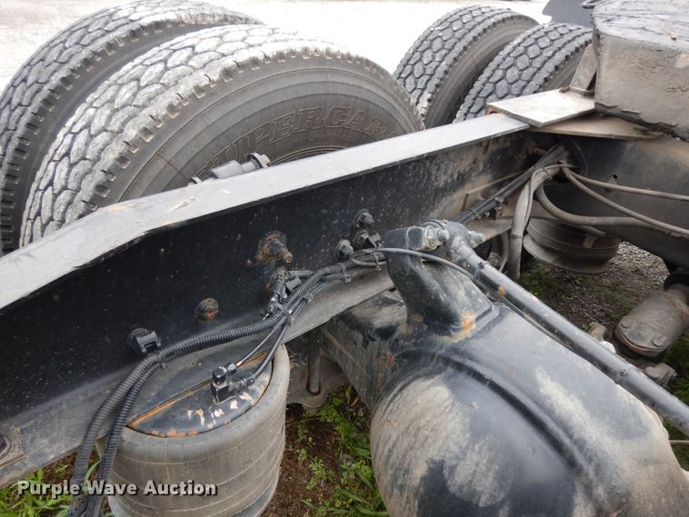 image for item DI5274 2012 Freightliner Cascadia  semi truck