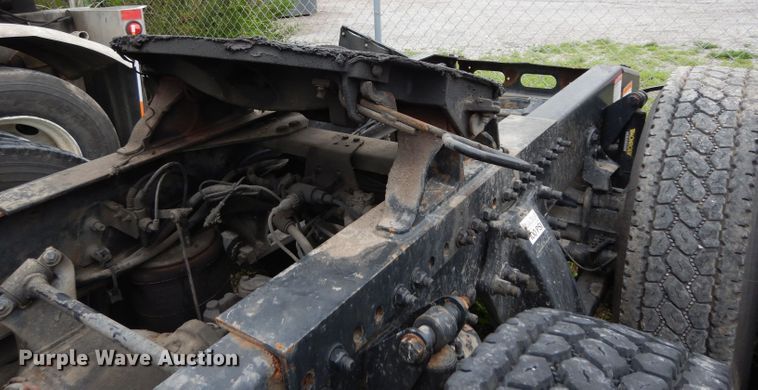 image for item DI5274 2012 Freightliner Cascadia  semi truck