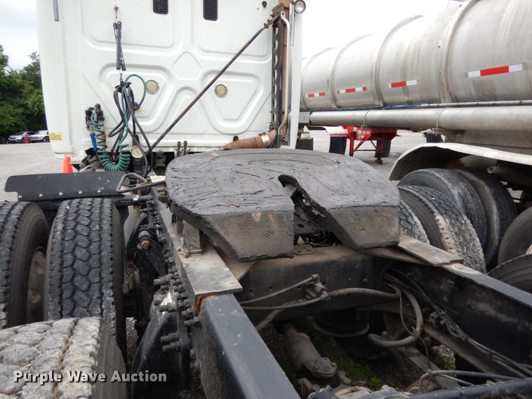 image for item DI5274 2012 Freightliner Cascadia  semi truck