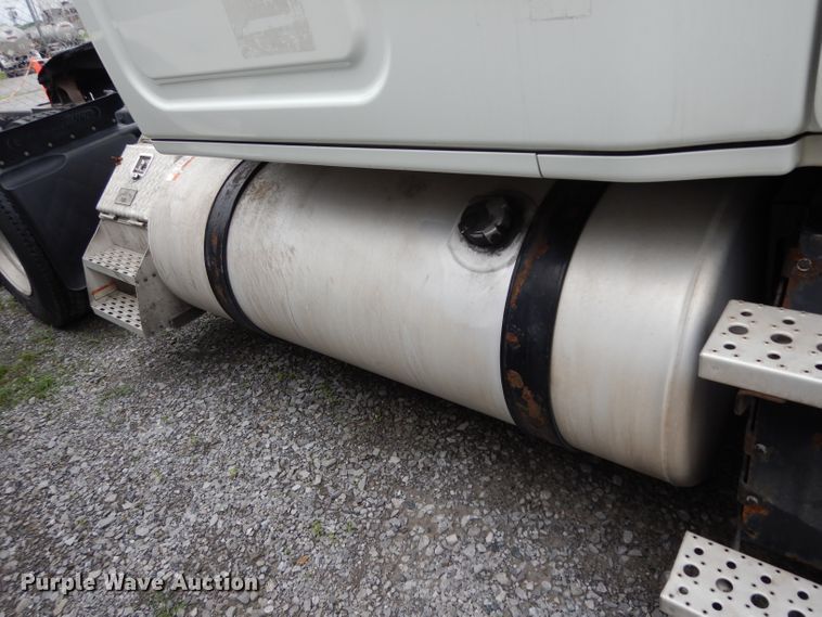 image for item DI5274 2012 Freightliner Cascadia  semi truck