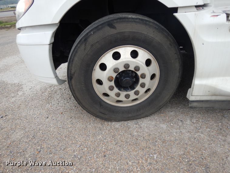 image for item DI5274 2012 Freightliner Cascadia  semi truck