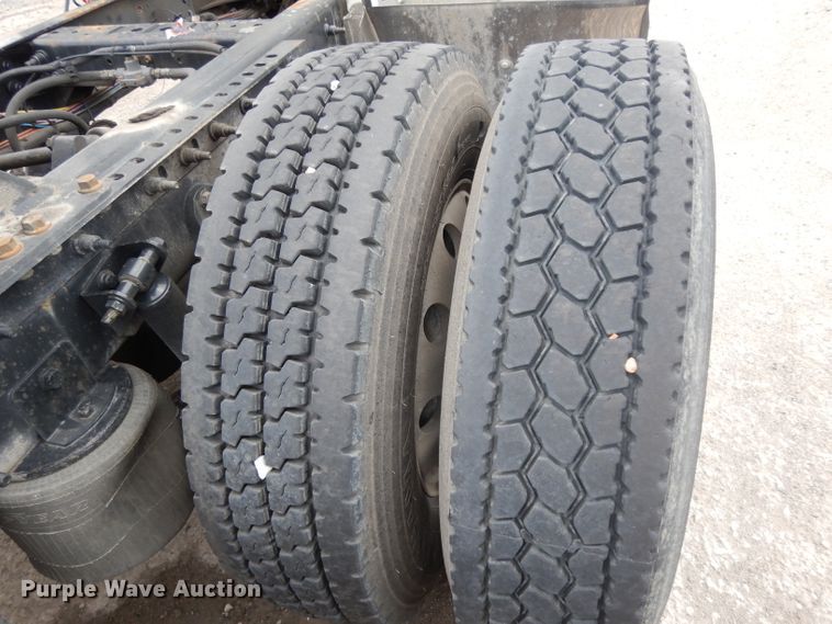 image for item DI5274 2012 Freightliner Cascadia  semi truck