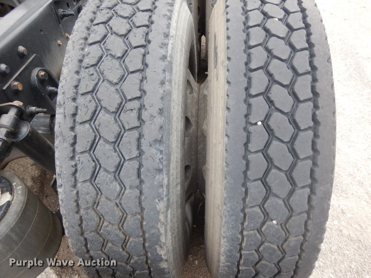 image for item DI5274 2012 Freightliner Cascadia  semi truck