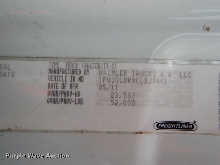 image for item DI5274 2012 Freightliner Cascadia  semi truck