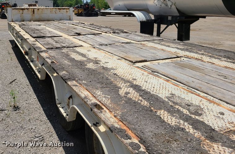 image for item EL9835 1993 Trail King TK100HT-483 lowboy equipment trailer