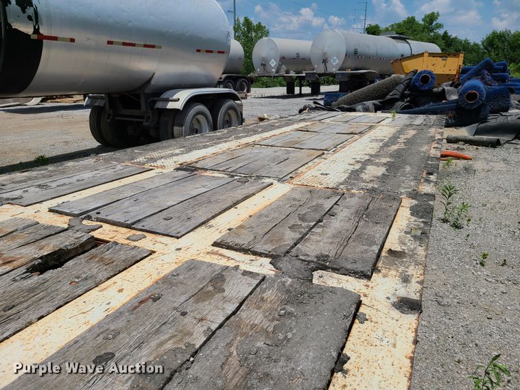 image for item EL9835 1993 Trail King TK100HT-483 lowboy equipment trailer