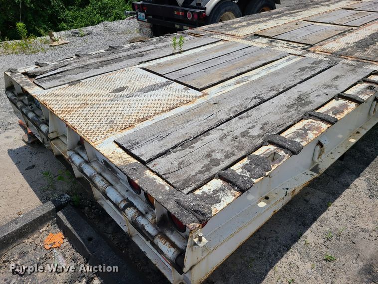 image for item EL9835 1993 Trail King TK100HT-483 lowboy equipment trailer