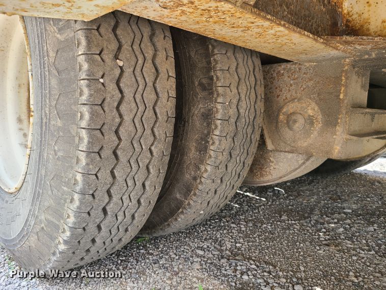 image for item EL9835 1993 Trail King TK100HT-483 lowboy equipment trailer