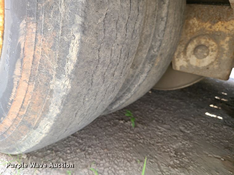 image for item EL9835 1993 Trail King TK100HT-483 lowboy equipment trailer