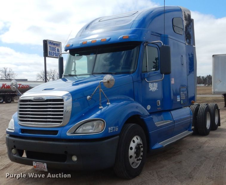 image for item FX9063 2009 Freightliner Columbia semi truck