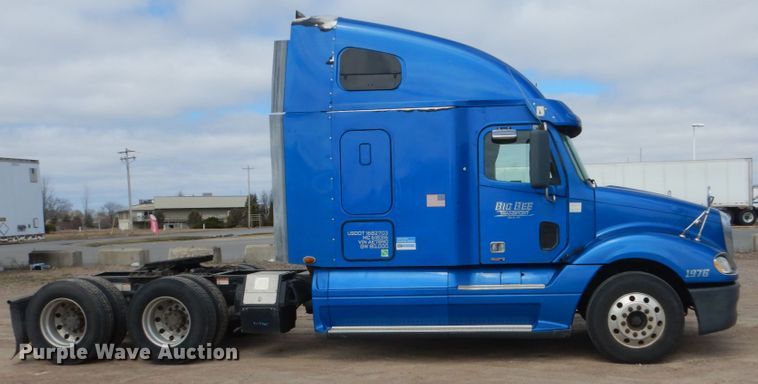 image for item FX9063 2009 Freightliner Columbia semi truck